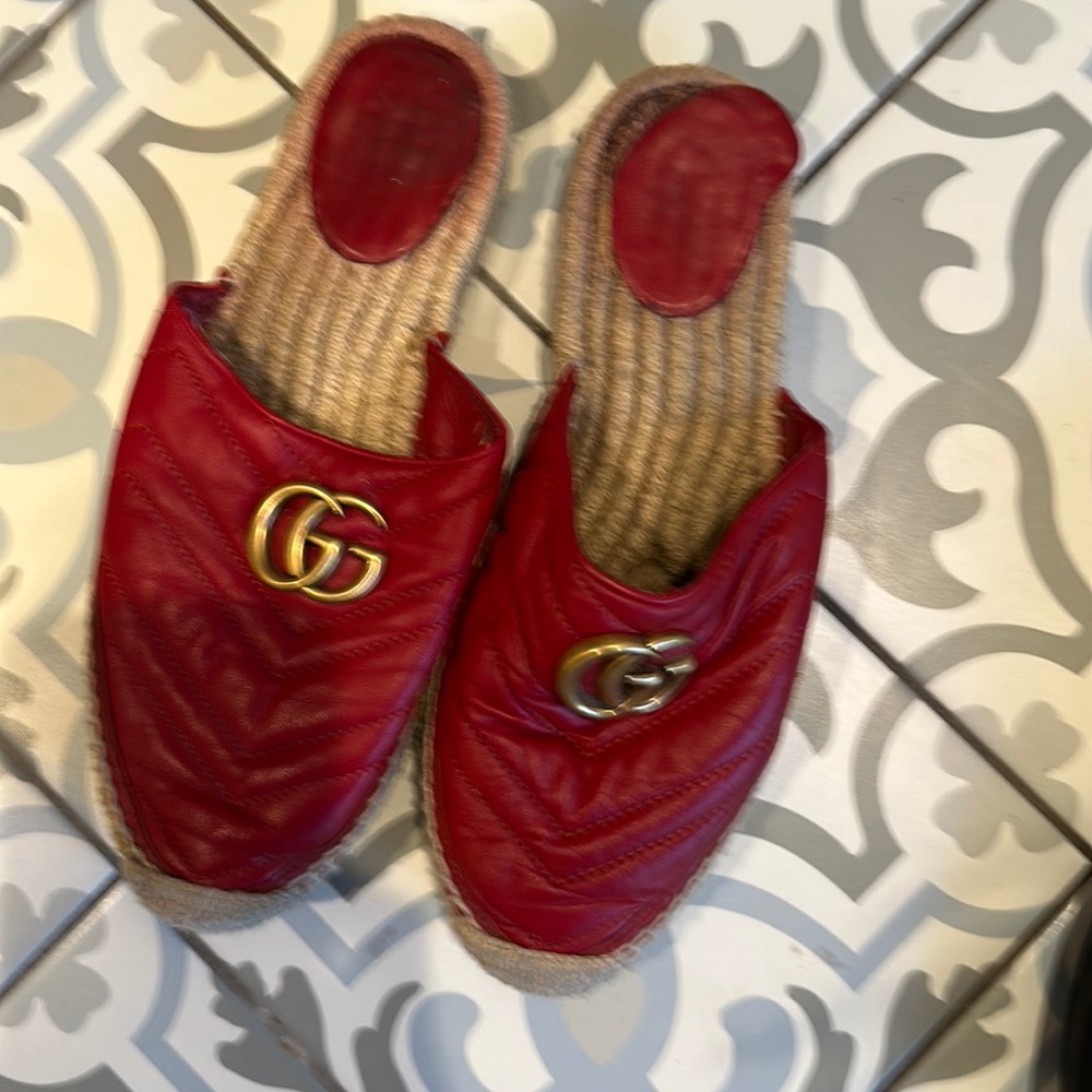 Gucci size 38 worn. See pictures for accuracy.